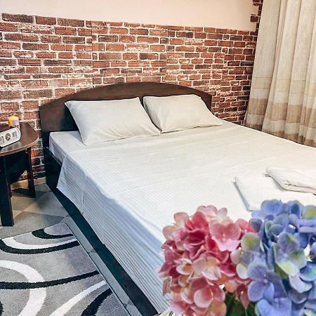 Guest House On Saksahanskoho Street เคียฟ ภายนอก รูปภาพ
