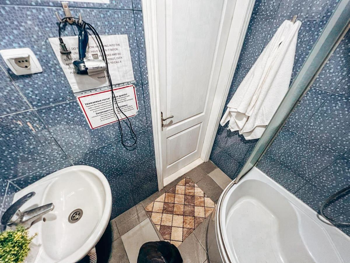 Guest House On Saksahanskoho Street เคียฟ ภายนอก รูปภาพ